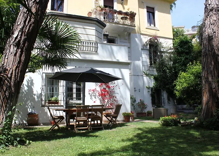 Ferienwohnung Giardino Dei Giganti, 5 Minute Walk To The Subway B Rom