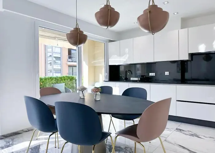 Modern 3 Bedroom Flat With Balcony Cannes