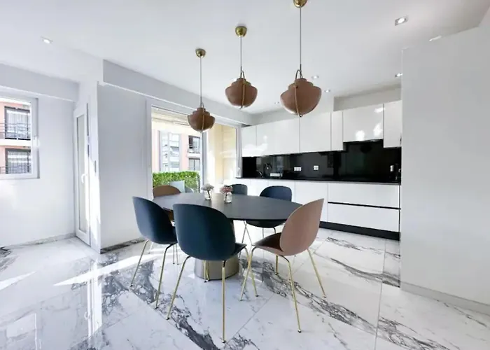 Modern 3 Bedroom Flat With Balcony Cannes