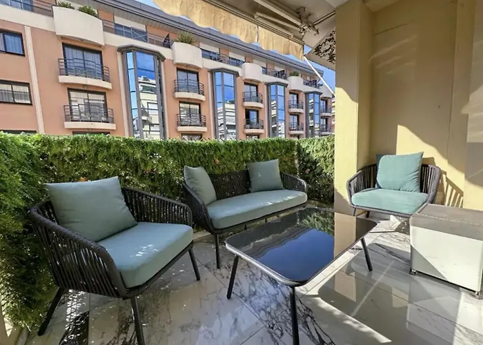 Modern 3 Bedroom Flat With Balcony Cannes