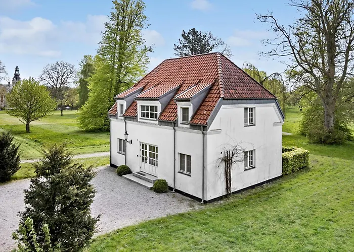 5 Bedroom Cozy Home In Fåborg