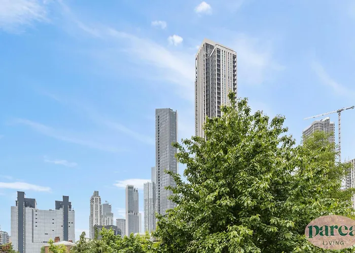 Parea Living - Cosy Flat With Skyline Views Beside Canary Wharf London