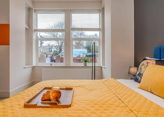 Beautiful Garden Flat I Two Bedroom I Sleep 6 Guests Hove