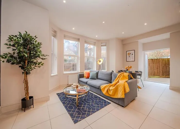 Beautiful Garden Flat I Two Bedroom I Sleep 6 Guests Hove