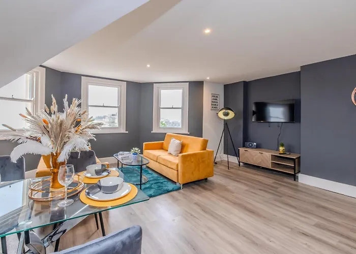 Free Parking Sea View Brighton Beach Two Bedroom Apartment