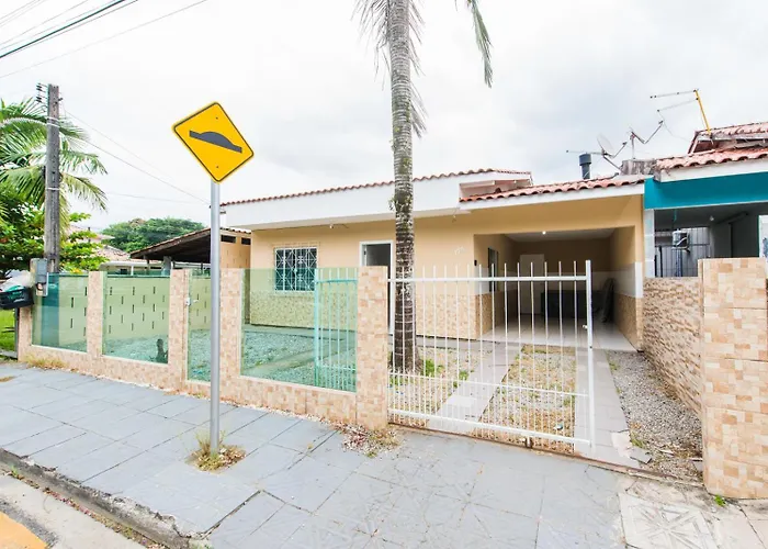 Casa Espacosa Com Quintal Interno Palhoça
