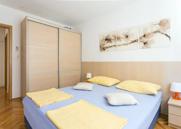 Apartments With Wifi Makarska - 20217