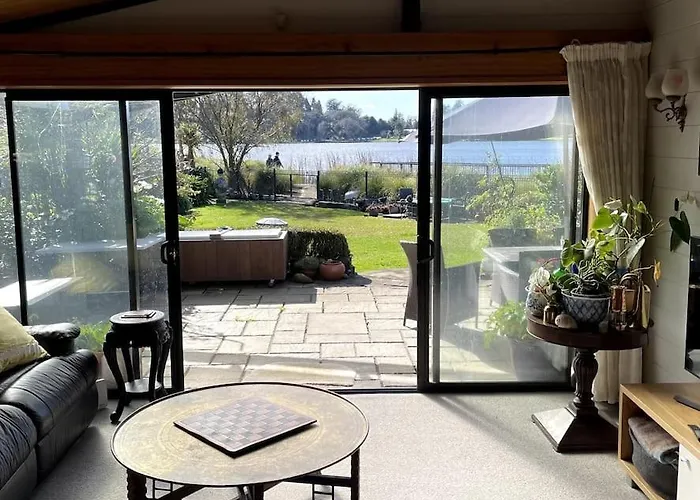Lakeside Retreat Hamilton