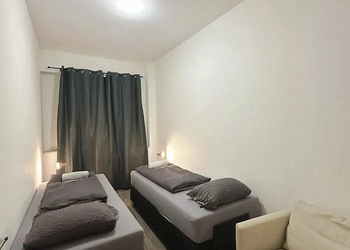 2Schlafenzimmer 5Betten Montuerwhonung Düsseldorf