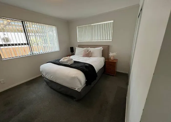Modern Three Bed Two And A Half Bath With In And Outdoor Flow Plus Study Auckland