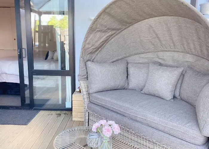 Modern Three Bed Two And A Half Bath With In And Outdoor Flow Plus Study Auckland