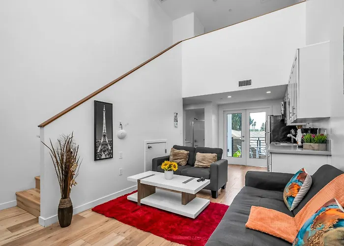 Modern 1-Bedroom Loft In Hollywood With Parking, Wifi & Hollywood Sign View Los Angeles