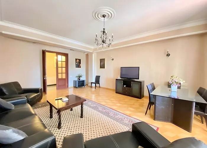 King-Size Apartment In The Heart Of Tbilisi