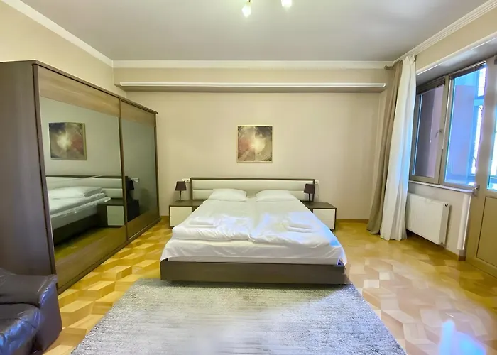 King-Size Apartment In The Heart Of Tbilisi