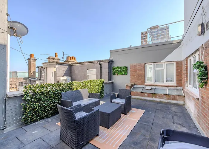 Central 2 Bedroom Flat With Roof Terrace I Next To Brighton Beach I Sleep 8 Guests