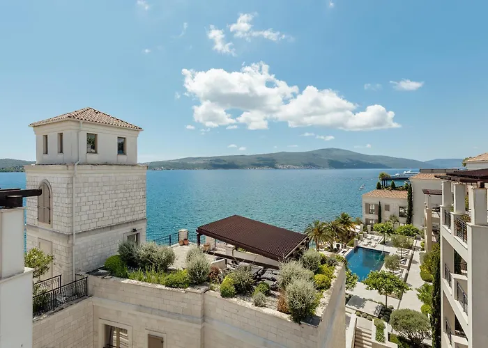 Luxurious Seafront Residence Tivat