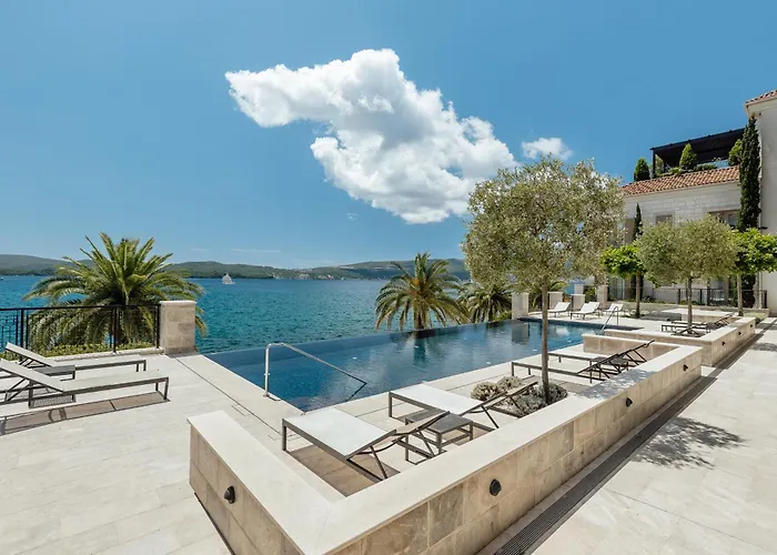 Luxurious Seafront Residence Tivat