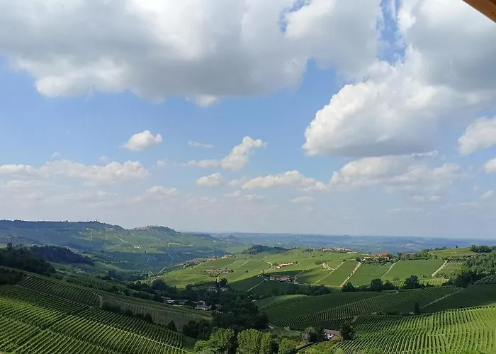 Soggiorno Con Splendida Vista Monforte dʼAlba