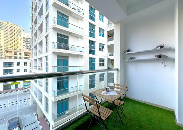 Ferienwohnung Ultra Luxury Flat Fully Upgrade With Balcony In Marina Dubai