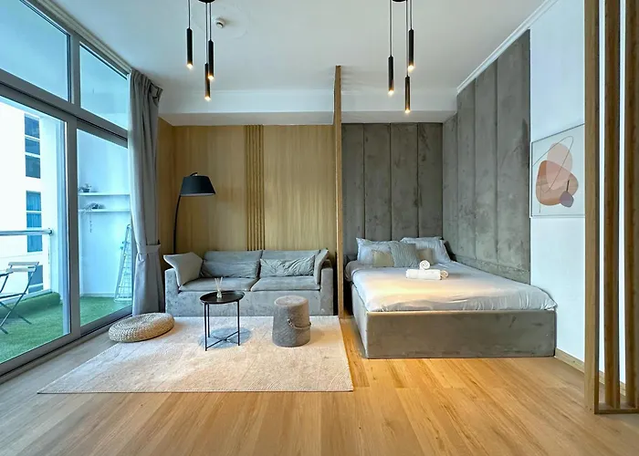 Ferienwohnung Ultra Luxury Flat Fully Upgrade With Balcony In Marina Dubai