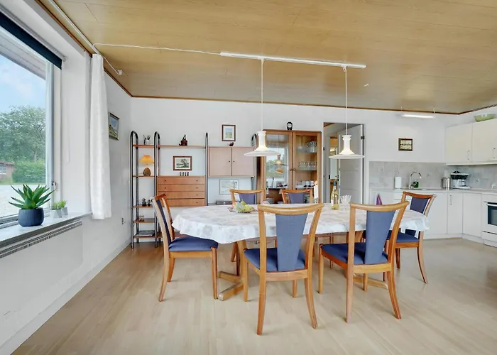 2 Bedroom Awesome Home In Vemb