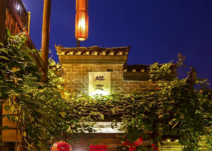 Butterfly Flowers Inn- Exclusive Location,Anicent Chinese Style, 2 Minutes Walk To Tianmen Mount Cableway,Free Pick Up Service Over 1 Nights, Free Fresh Coffee And Tea, Free Mini Lunch,Free Laundry,Itineary Planning, Attraction Tickets Serivce In Adv