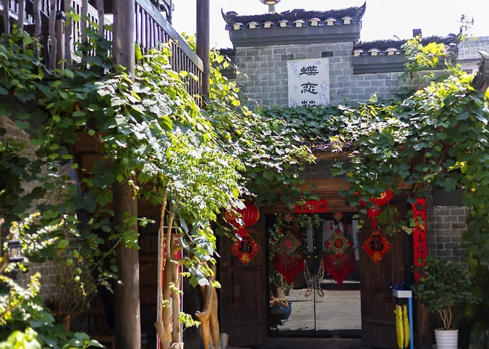 Butterfly Flowers Inn- Exclusive Location,Anicent Chinese Style, 2 Minutes Walk To Tianmen Mount Cableway,Free Pick Up Service Over 1 Nights, Free Fresh Coffee And Tea, Free Mini Lunch,Free Laundry,Itineary Planning, Attraction Tickets Serivce In Adv