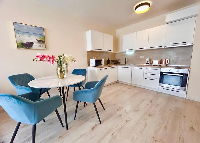 Blue Lagoon Seafront Apartments Warna
