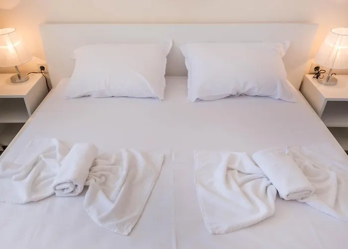 Blue Lagoon Seafront Apartments Warna