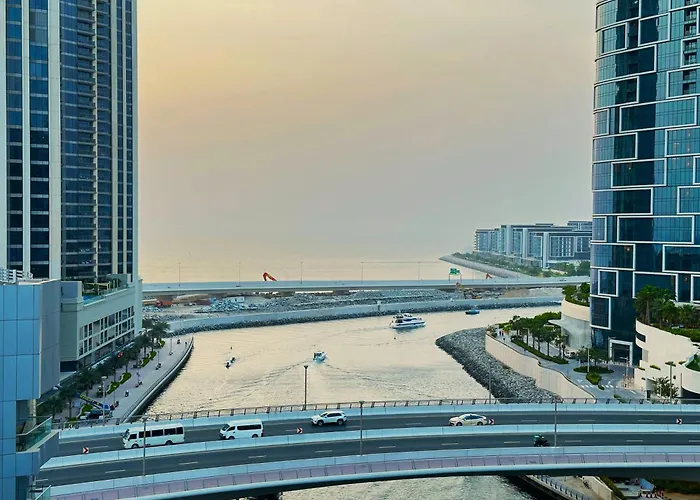 Amazing Roof Top Pool In Nice 1 Bhk Flat In Marina Dubai