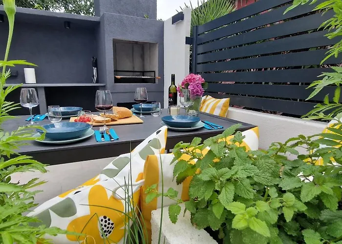 Private Fenced Garden With Bbq Area Minutes From The Beach - Urban Secret Kantrida Rijeka
