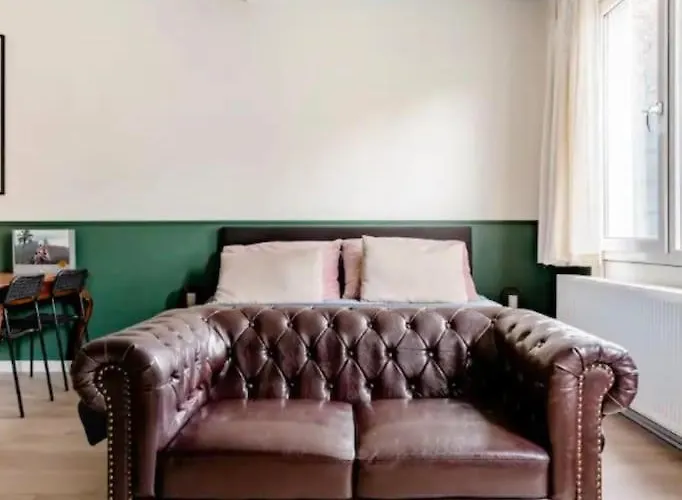 Very Convenient Studio Near City Center Den Haag