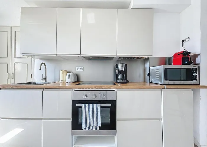 Appartement Tout Equipe Avec Terrasse A Cote Des Plages Marseilles