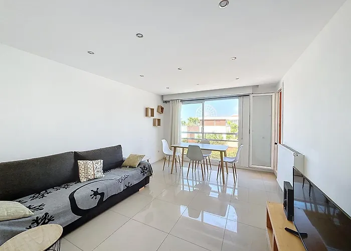 Appartement Tout Equipe Avec Terrasse A Cote Des Plages Marseilles