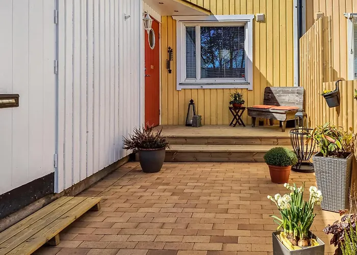 2 Bedroom Beautiful Home In Goeteborg