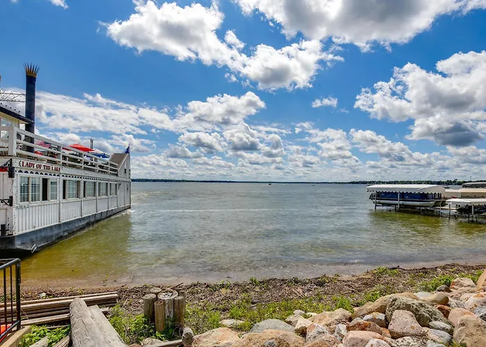 Cozy Clear Lake Home - Walk To Town And Boat Dock!