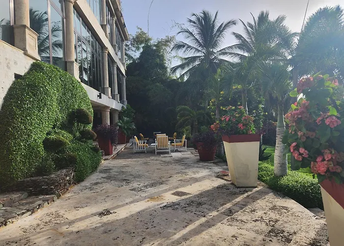Villa Tesoros Del Mar - Luxury Beachfront Villa With Natural Pool, Jacuzzi, Mountain Views, Yoga, Bbq, Wi-Fi, Pet & Family Friendly, Barahona Adventures