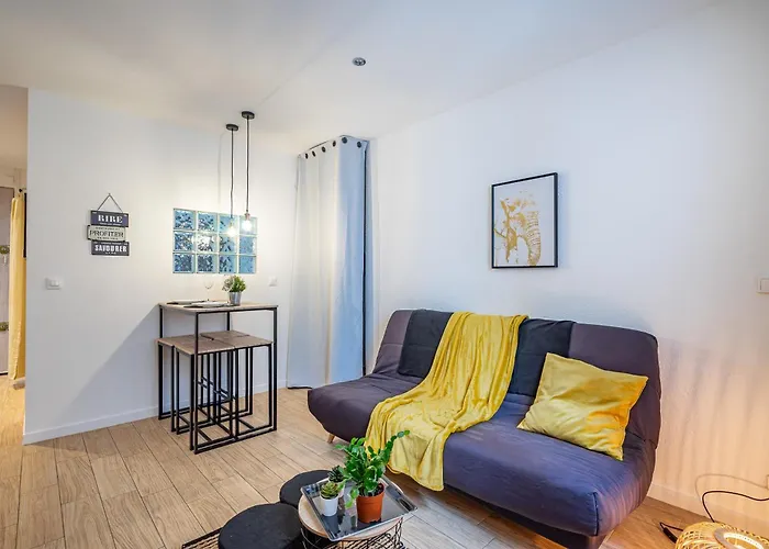 Appartement Tout Equipe En Bord De Mer Plage Des Catalans Marseilles