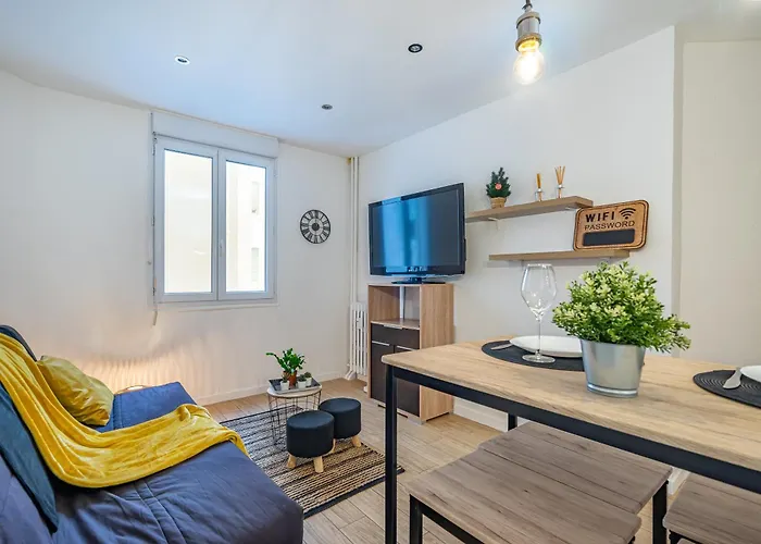 Appartement Tout Equipe En Bord De Mer Plage Des Catalans Marseilles