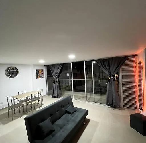 Espacioso Apartamento Con Piscina En Laureles 201 Medellín