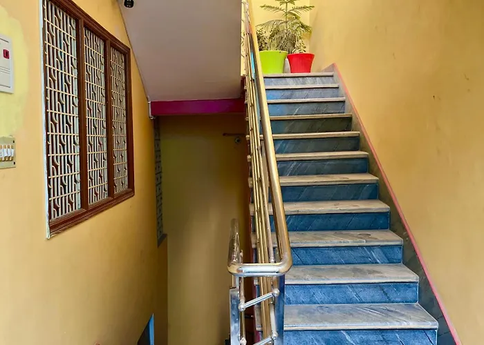 Trilok P Guest House - Dashashwamedh Ghat Near Kashi Vishwanath Temple Varanasi