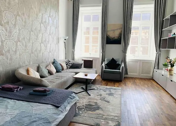 Ferienwohnung Luxury Flat In Downtown With Free Parking Budapest