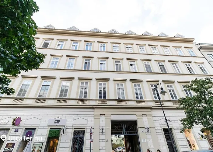 Ferienwohnung Luxury Flat In Downtown With Free Parking Budapest