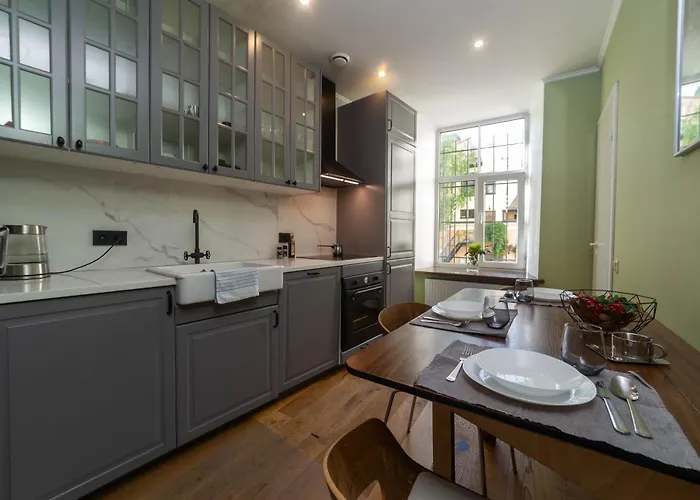 Classic 3-Bedroom In Riga