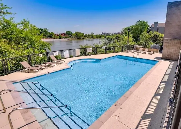 Riverfront Retreat Nashville