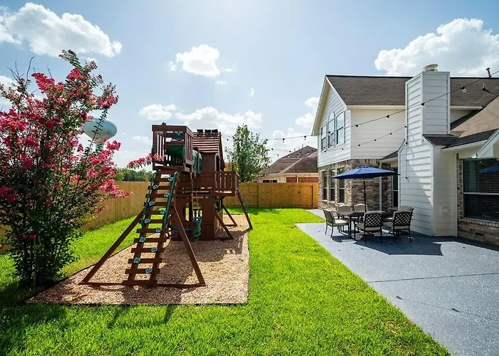 Beautiful 4-Bedroom House With Nice Backyard Houston