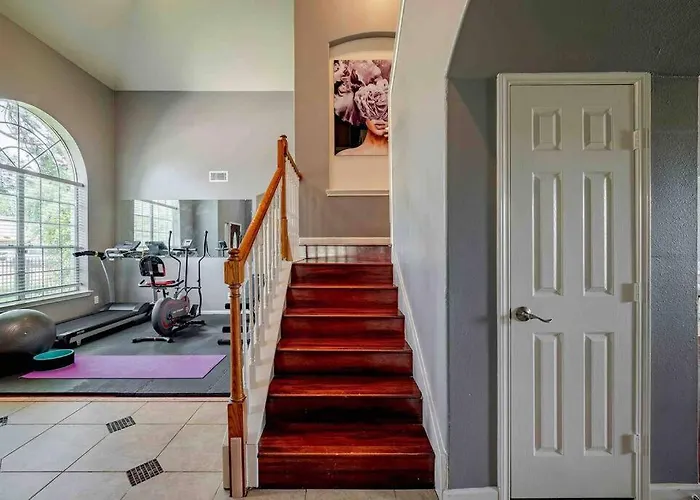 Beautiful 4-Bedroom House With Nice Backyard Houston