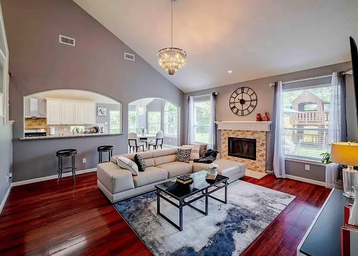Beautiful 4-Bedroom House With Nice Backyard Houston