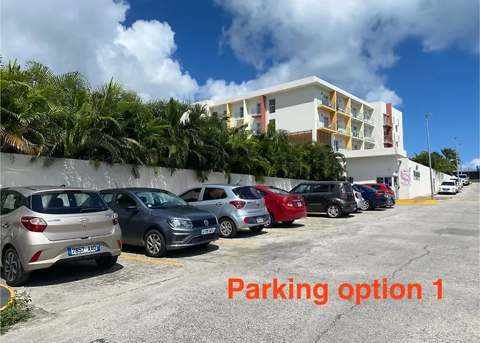 Modern Ocean And Airport View Condo In Maho, Pool, Gym, Walk To Maho Beach,Mullet Bay, Dinning, Night Life