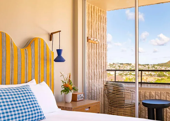 Wayfinder Waikiki - Voted Top 10 Best Hotels in Hawaii! Honolulu